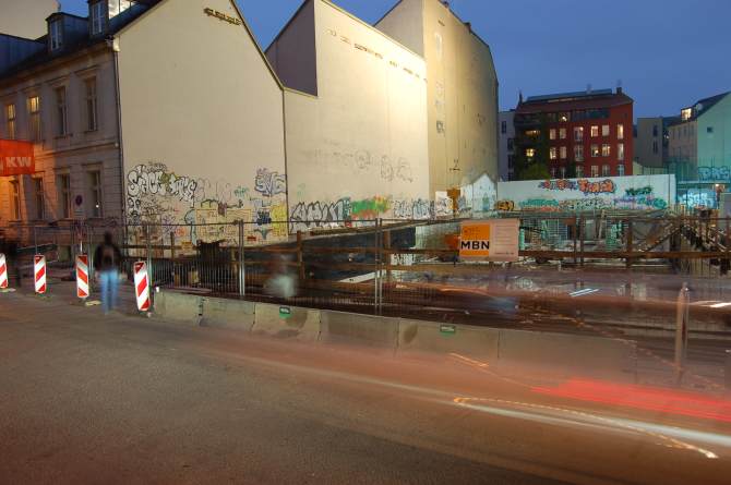 AuguststraÃ�e 68: Flutlicht bauen