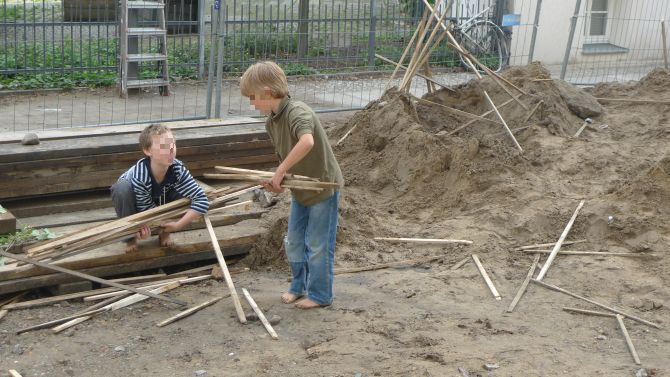 Spielplatz Strasse