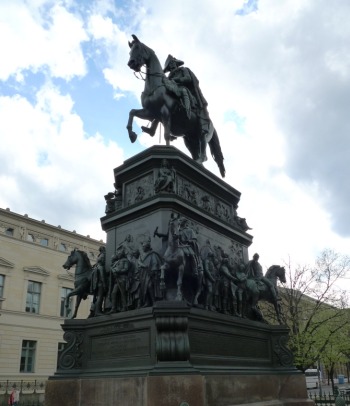 Friedrich II. Unter den   Linden