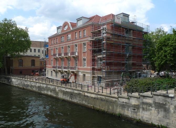 Spreeuferweg am Forum Museumsinsel