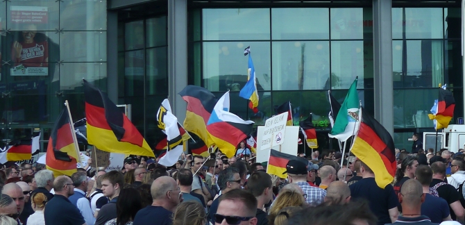 neonazis4.jpg